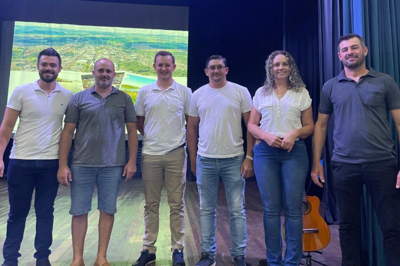 Vereadores participam de Ato Cívico alusivo aos 33 anos de Rio Bonito do Iguaçu.